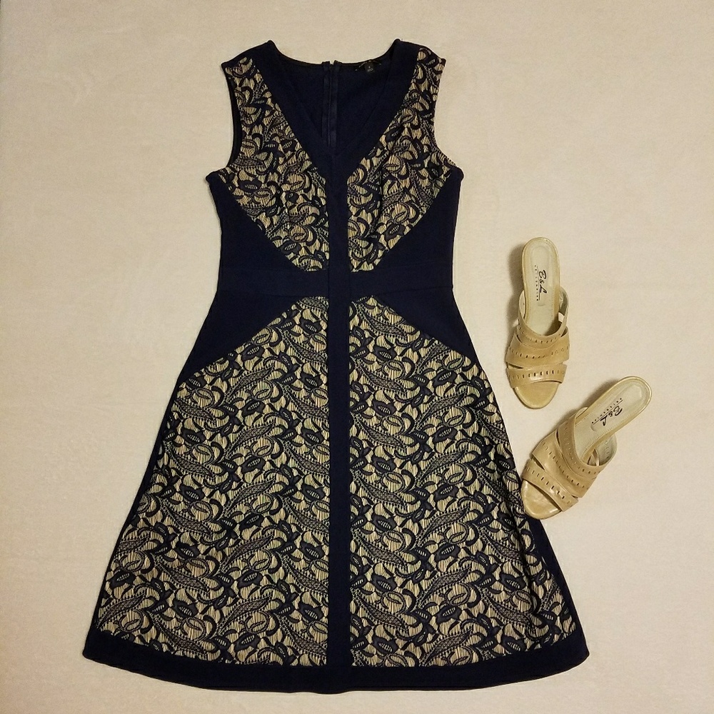 Navy/cream sleeveless dress